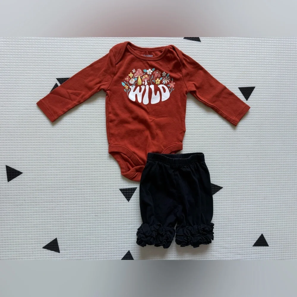 Old Navy|Baby girl BOHO set,groovy Wild bodysuit & Black Ruffle flare Pants•••
